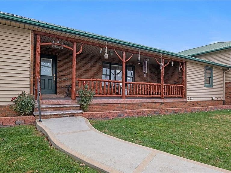 Listing photo 2