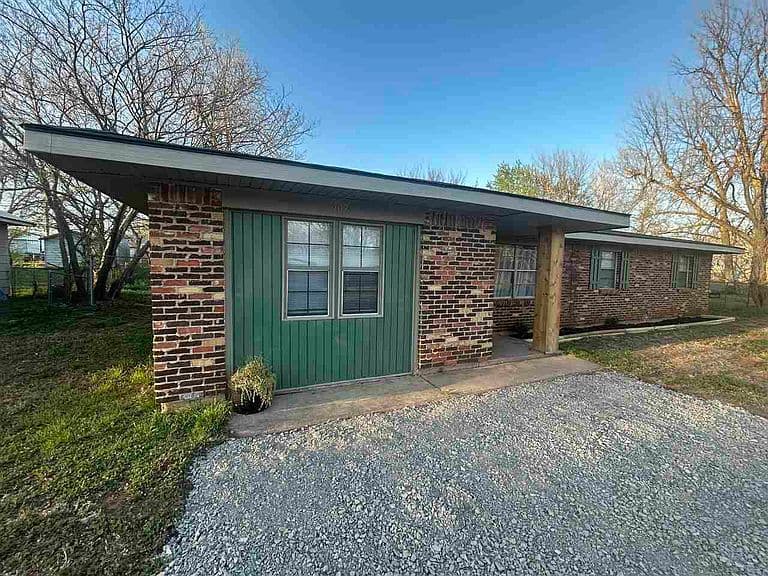 Listing photo 3