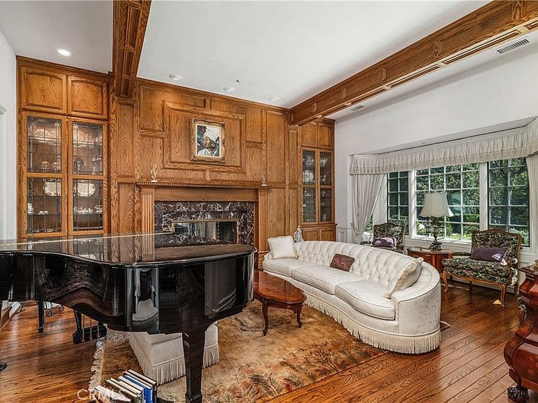 Listing photo 5
