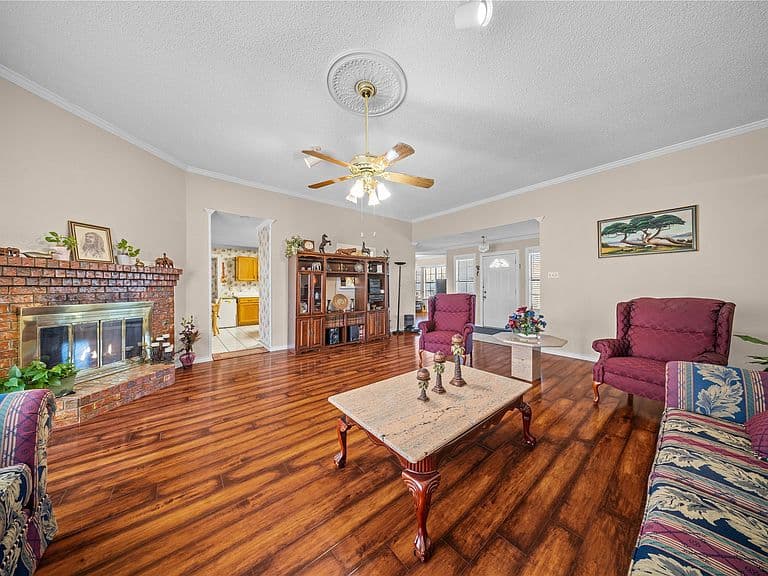 Listing photo 4