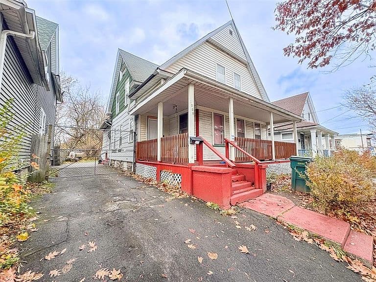 Listing photo 2