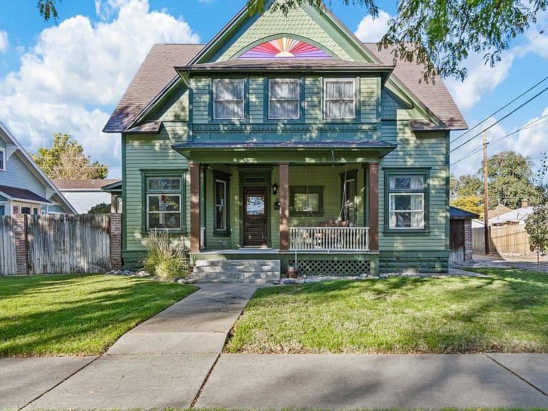 Listing photo 2