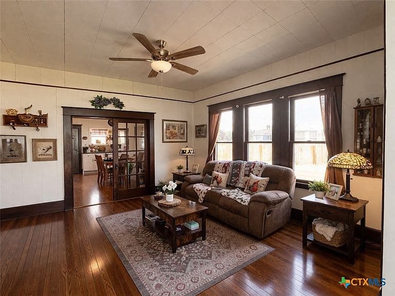 Listing photo 5