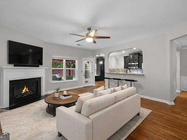 Listing photo 2