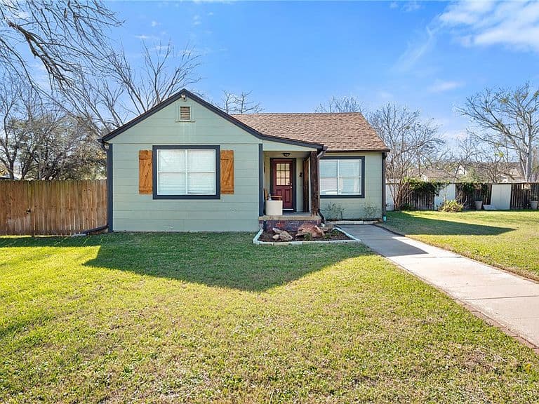 Listing photo 2