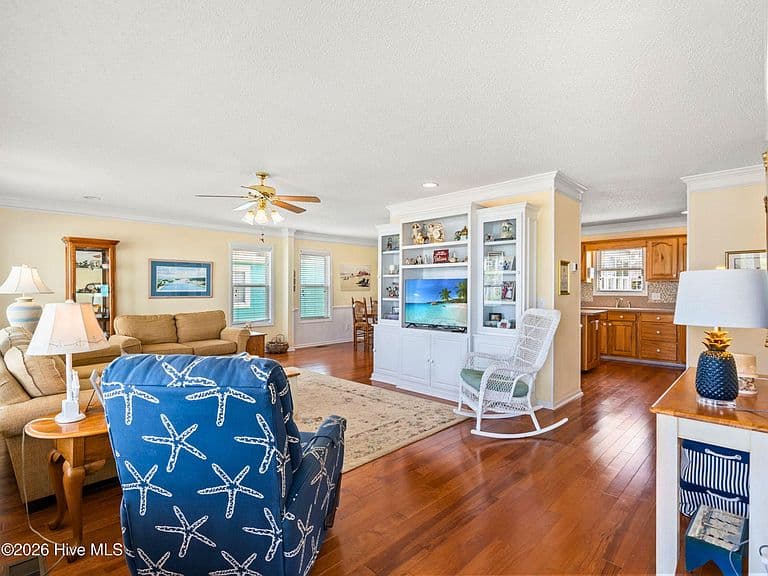 Listing photo 4