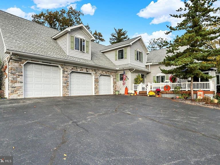 Listing photo 2