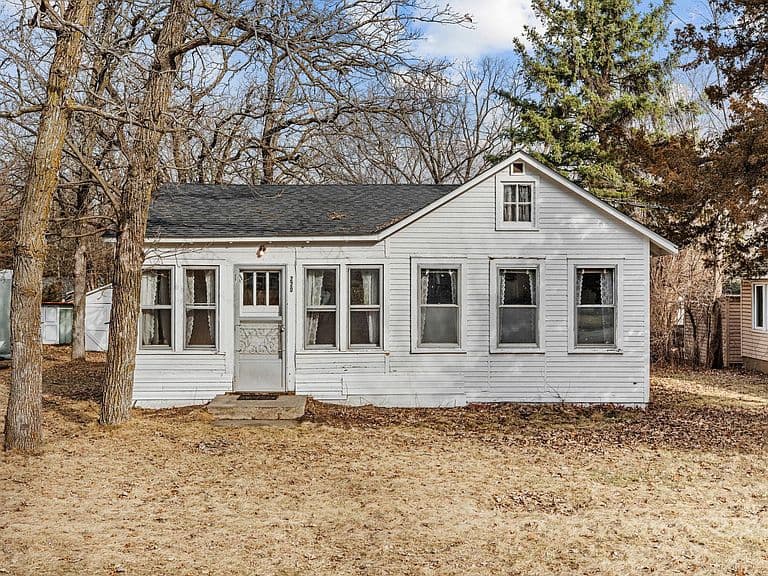 Listing photo 3