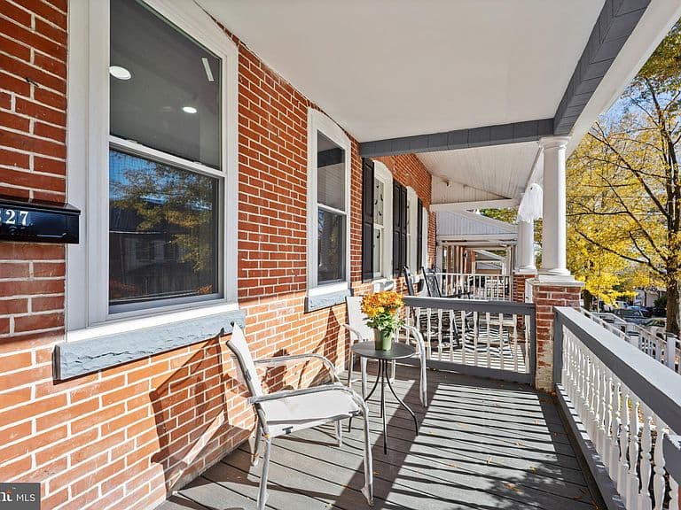 Listing photo 2