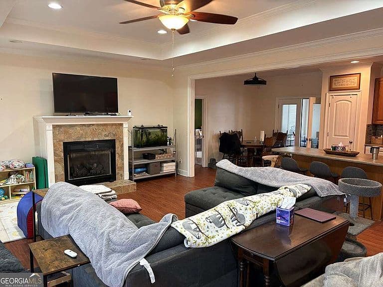 Listing photo 5