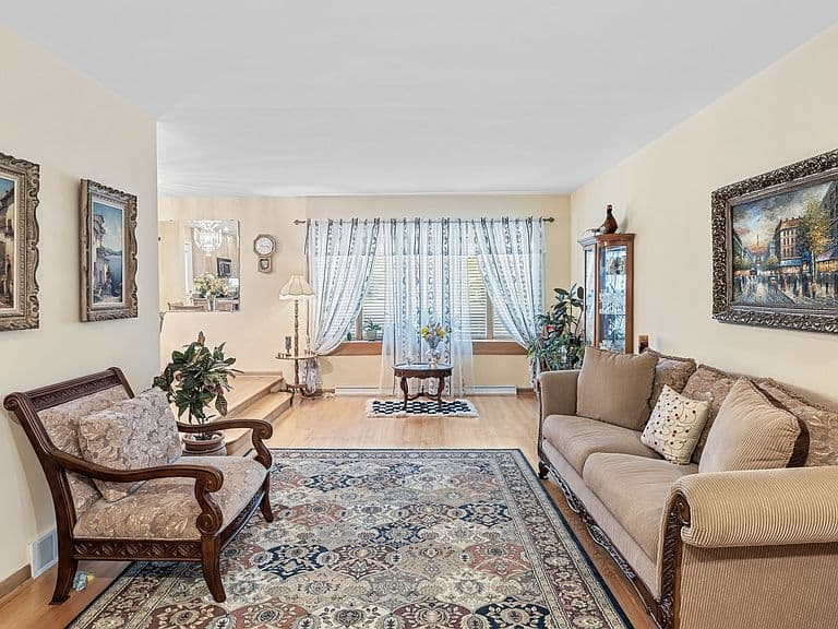 Listing photo 5