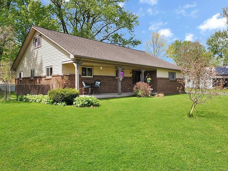 Listing photo 2