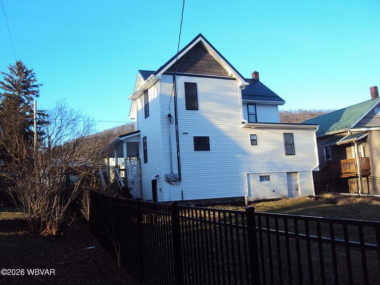 Listing photo 4