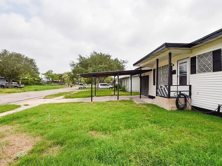 Listing photo 3