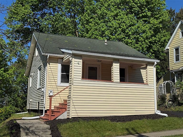 Listing photo 2