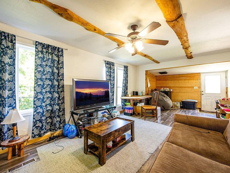 Listing photo 3