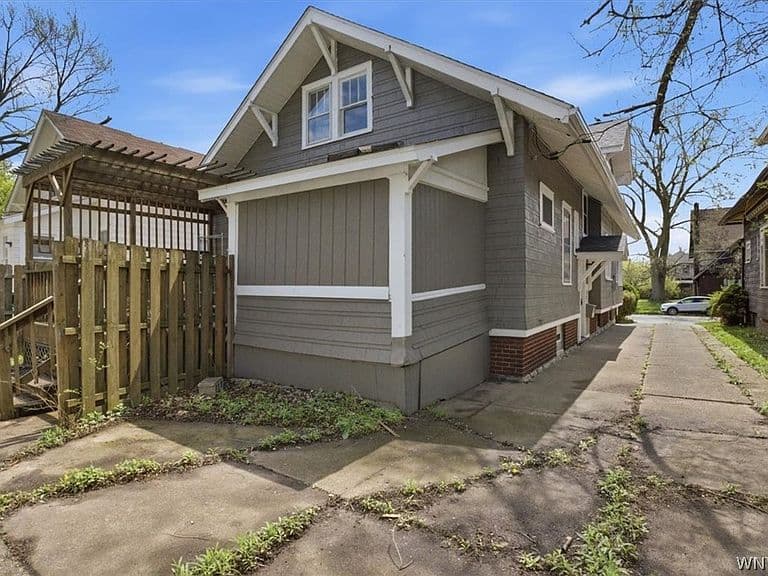 Listing photo 5