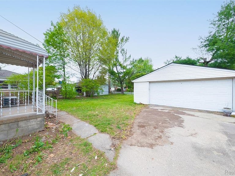 Listing photo 4