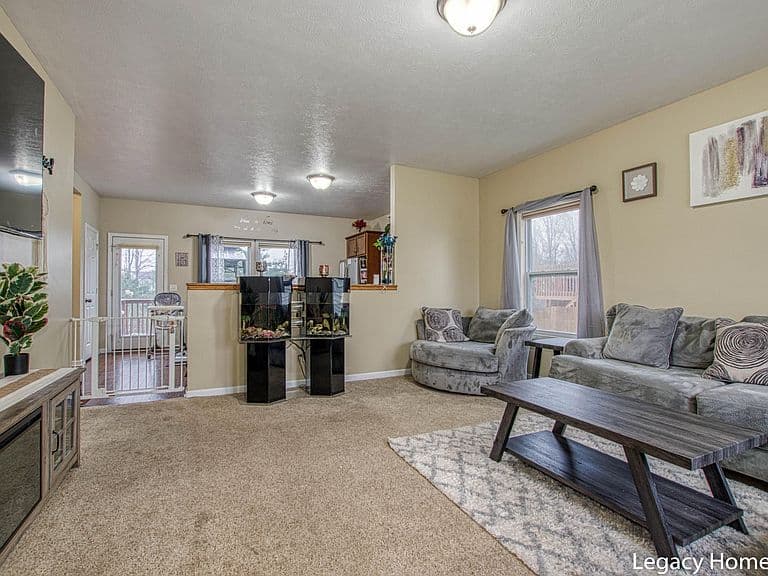 Listing photo 3