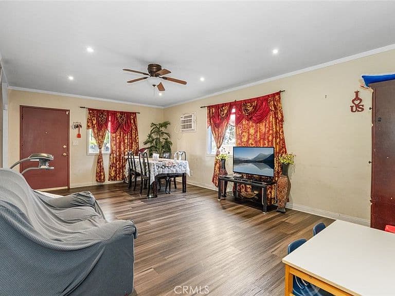 Listing photo 5
