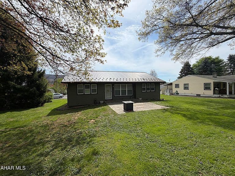 Listing photo 5