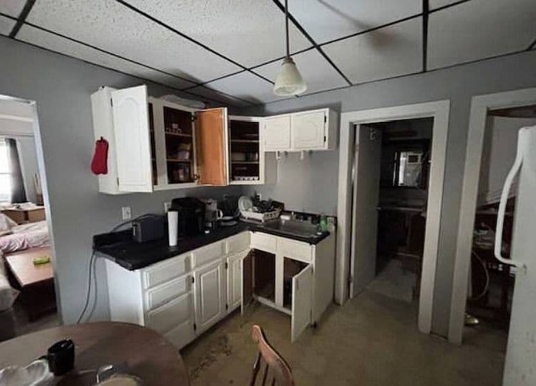 Listing photo 2
