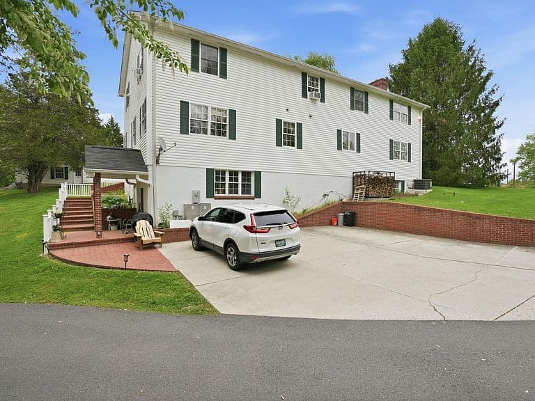 Listing photo 5