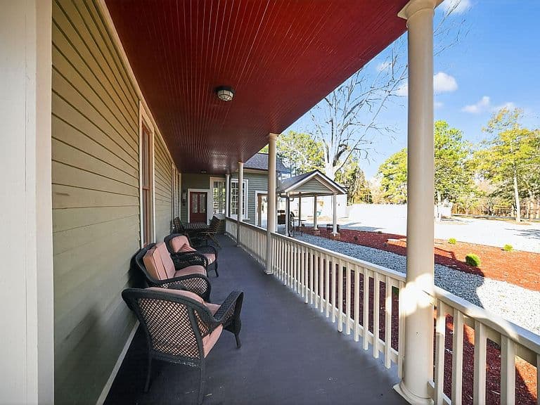 Listing photo 5