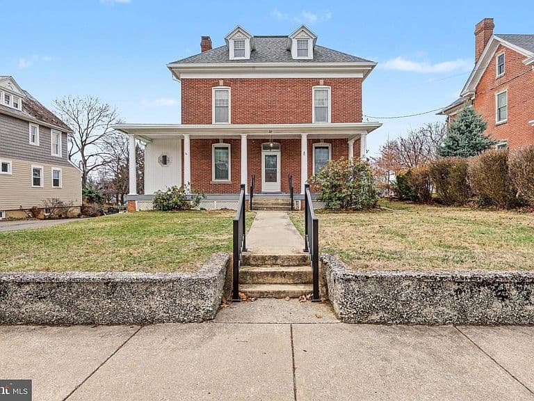 Listing photo 3