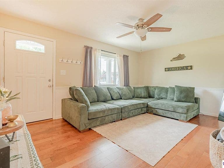 Listing photo 5