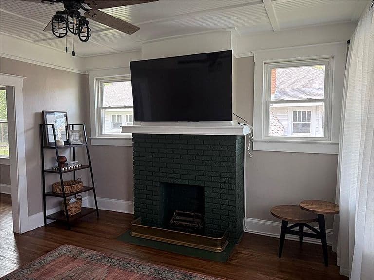 Listing photo 3