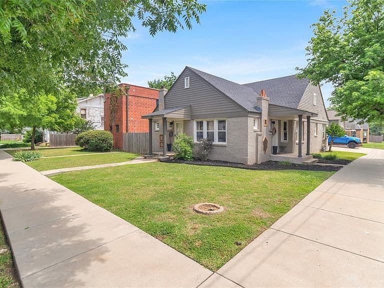 Listing photo 3