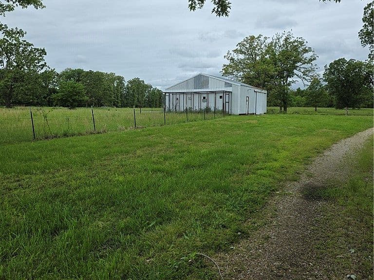 Listing photo 5