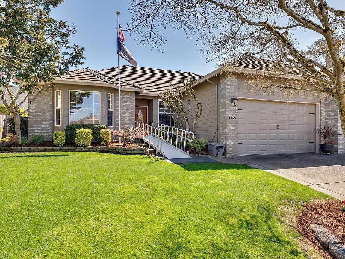 Primary listing photo
