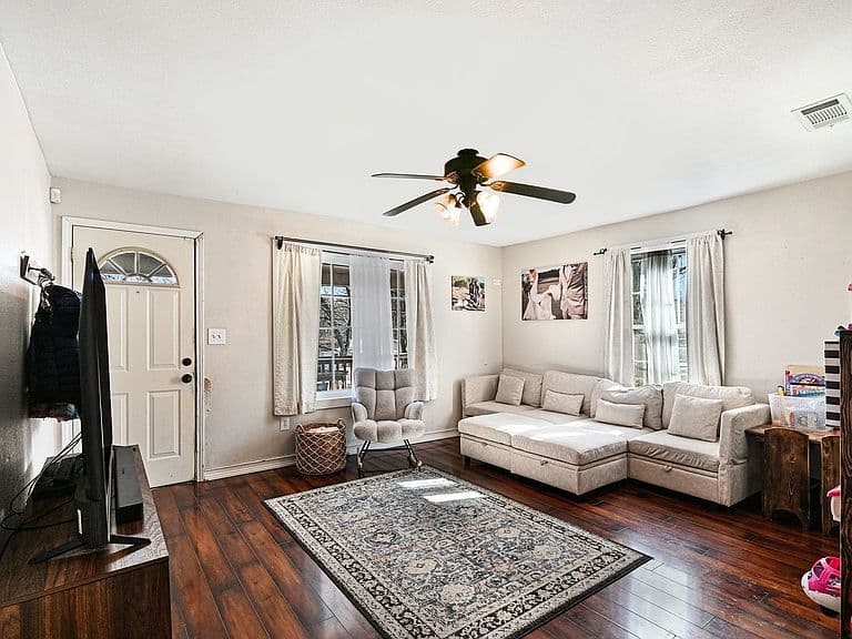 Listing photo 5