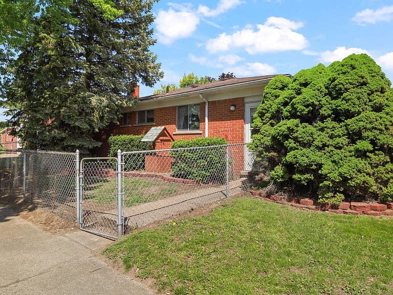 Listing photo 4