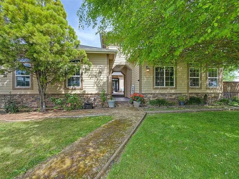 Listing photo 3