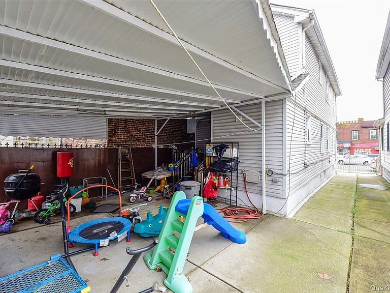 Listing photo 5