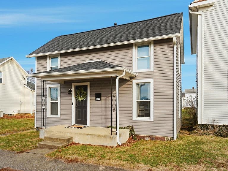 Listing photo 2