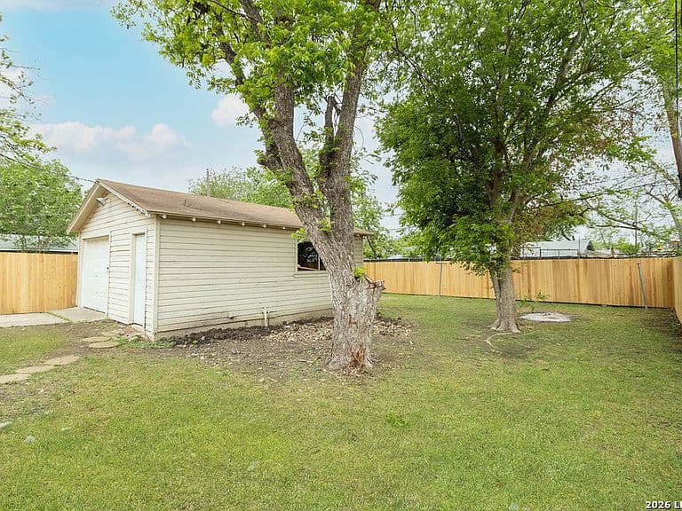 Listing photo 5