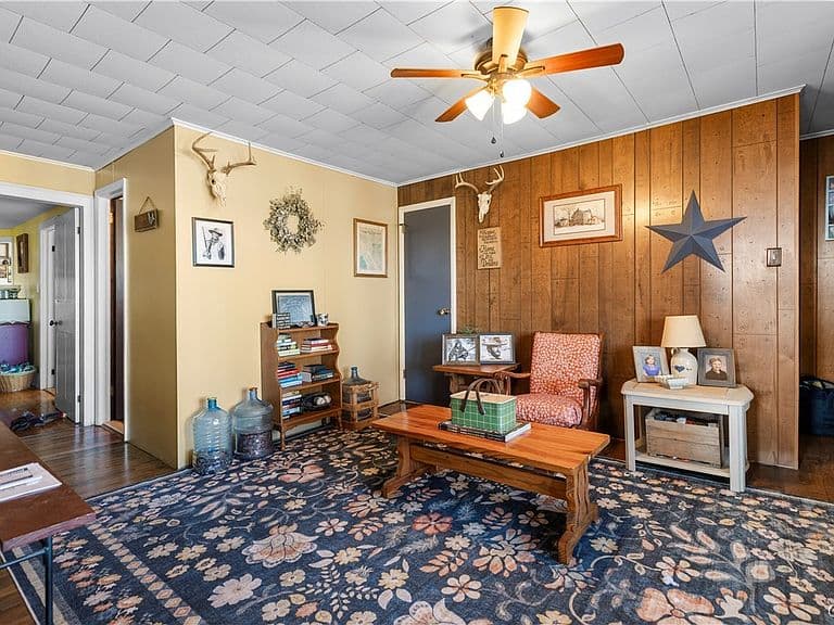 Listing photo 5