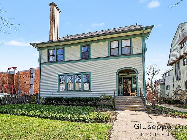 Listing photo 2