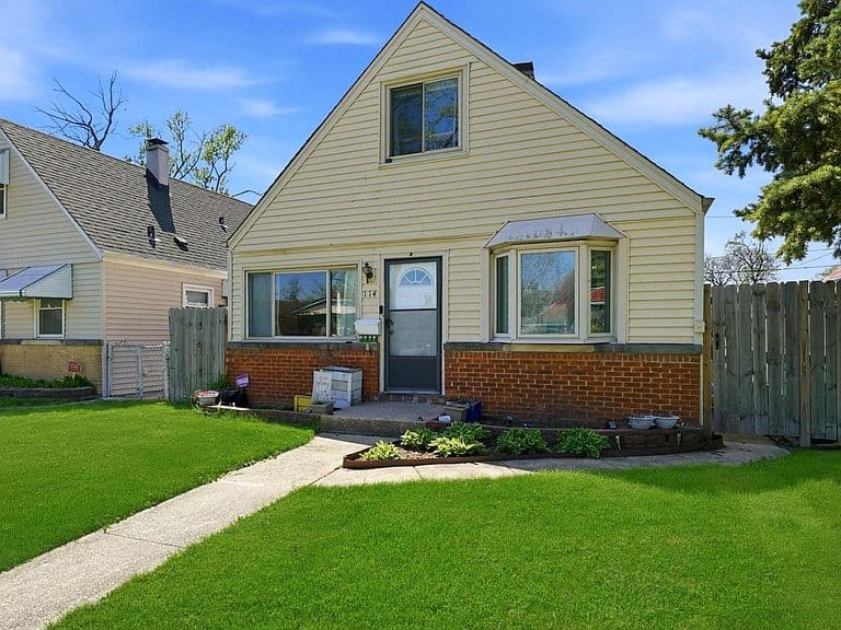 Listing photo 2