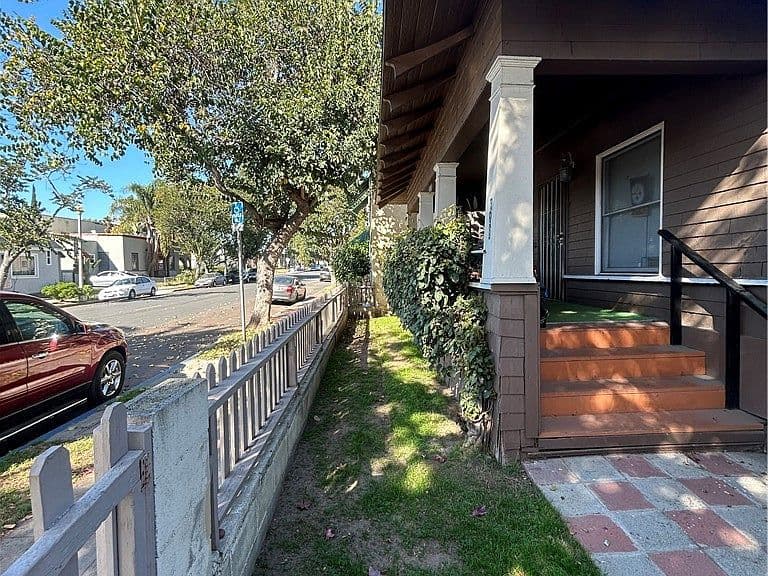Listing photo 5
