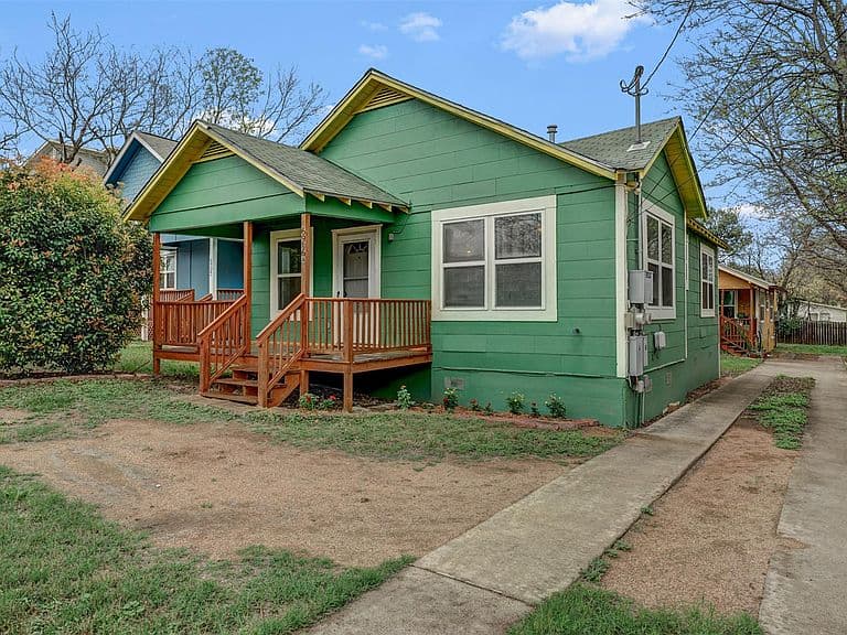 Listing photo 3