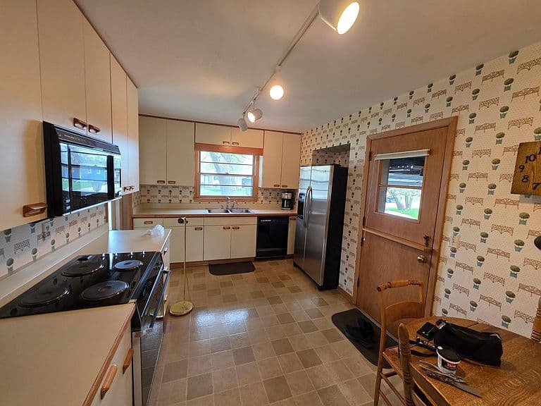 Listing photo 2