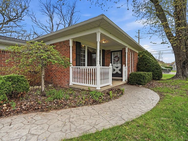 Listing photo 3