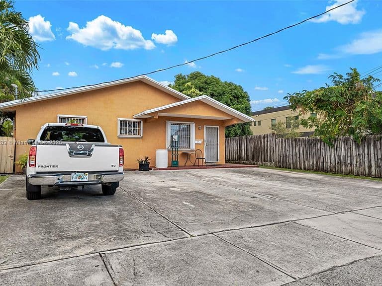 Listing photo 4