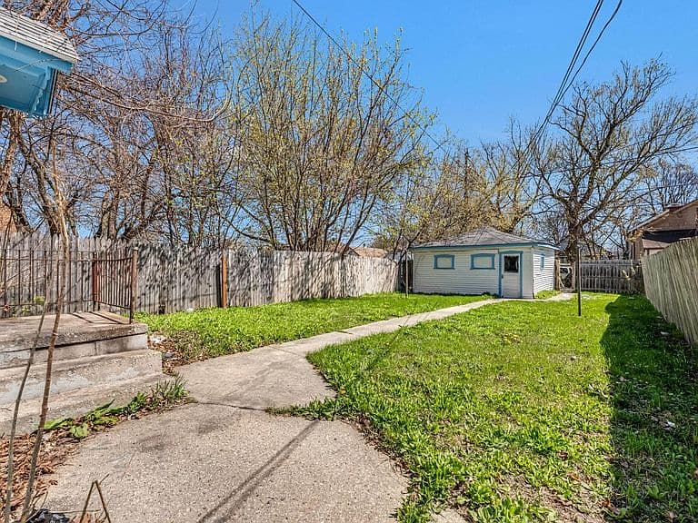 Listing photo 4