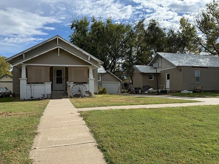 Listing photo 3
